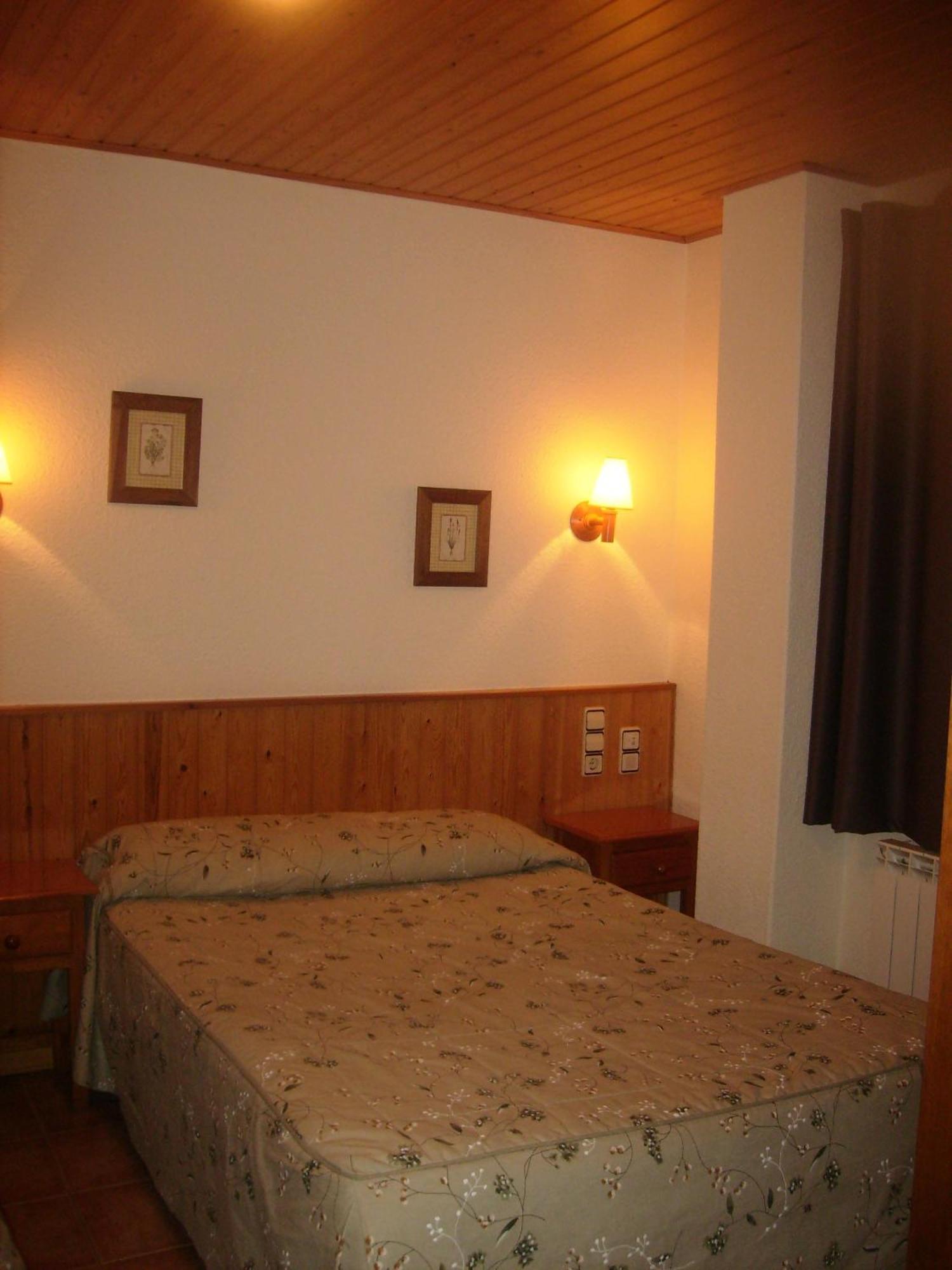 Hostal Pernalle Erillavall Exterior foto